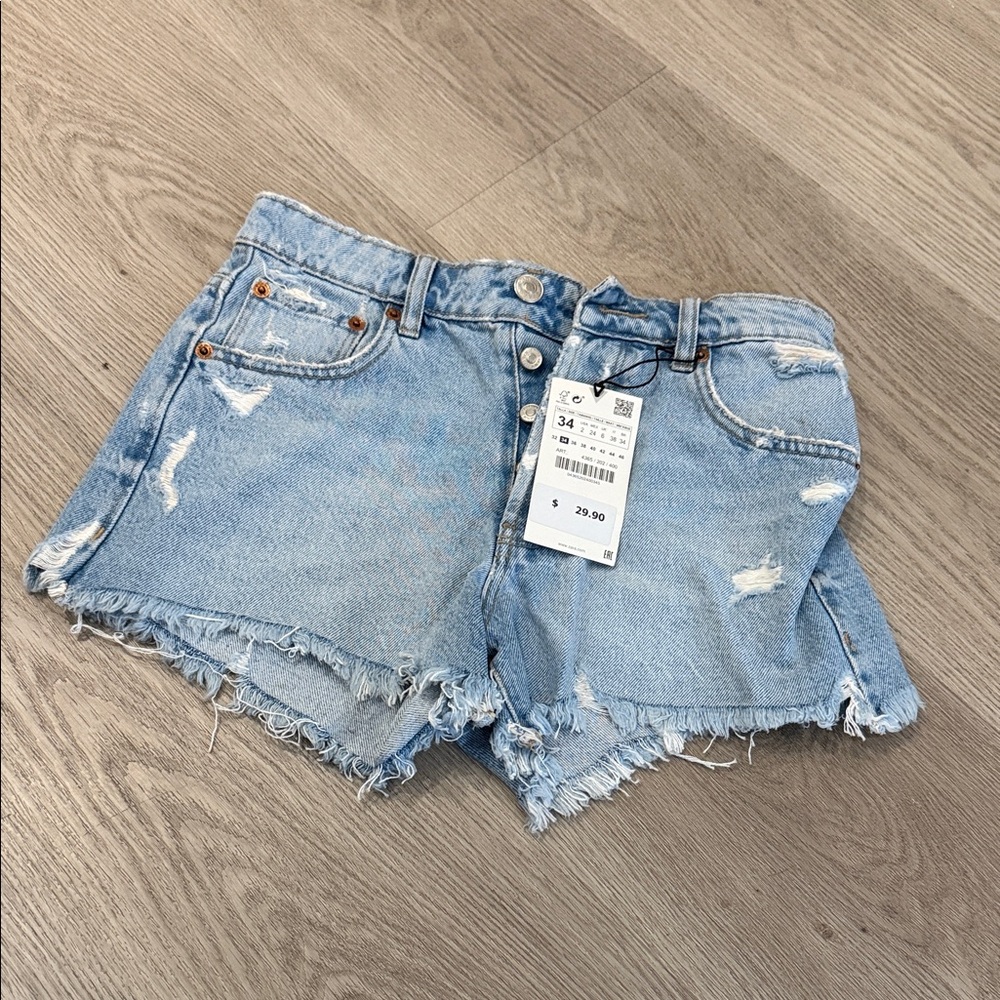 NWT Zara Mid Rise Frayed Jean Shorts